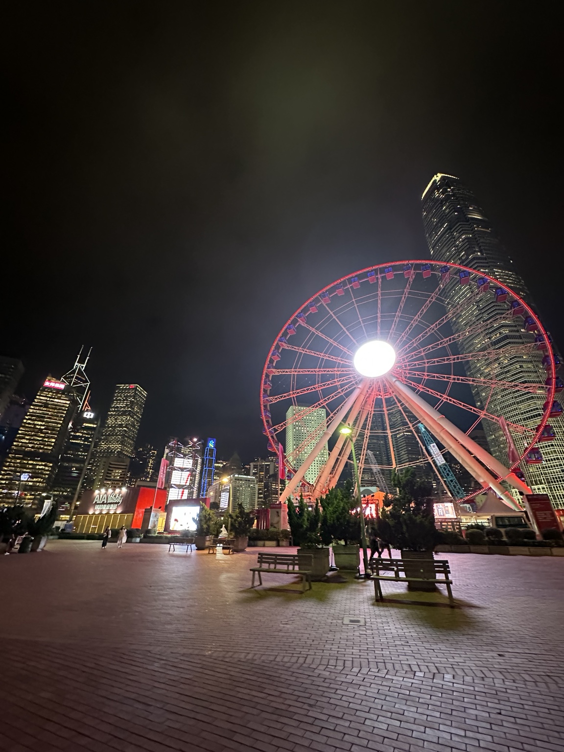 Ruota panoramica di Hong Kong di notte